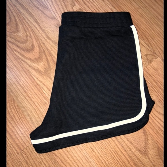 SHEIN Black Shorts - Picture 5 of 5